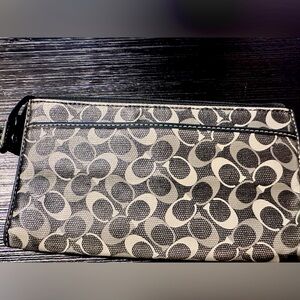 Wristlet wallet